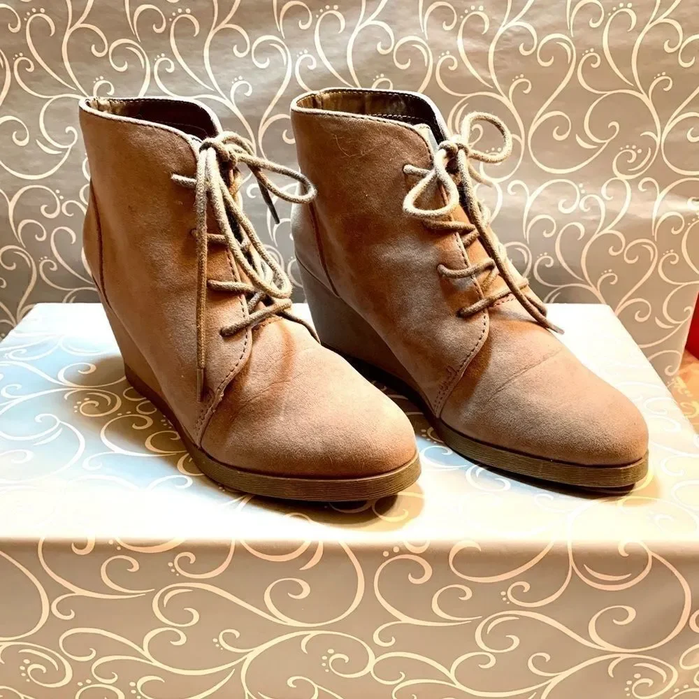 Madden Girl Beige Suede Wedge Booties Size 6